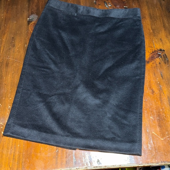 LAN JAENICKE Dresses & Skirts - NEW LAN JAENICKE CASHMERE PENCIL SKIRT🌺